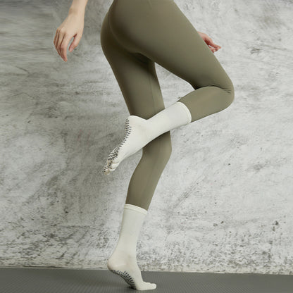 pilate grip socks, reformer pilates socks,best pilates socks, yoga gripsocks, studio socks, fitness socks, gym socks, workout socks, and barre socks, gripsocks in Canada, gripsocks in USA, Australia gripsocks